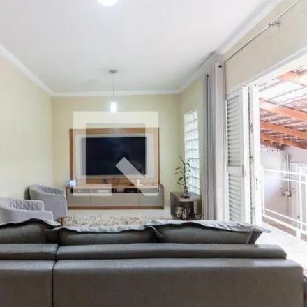 Rent this 3 bed house on Rua Santa Rita de Cássia in Vila Quitauna, Osasco - SP