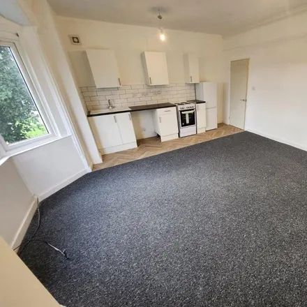 Rent this 1 bed apartment on London Road in Luton, LU1 3UE