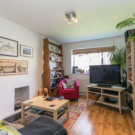 Rent this 1 bed apartment on Alyn Court in Crescent Road, London