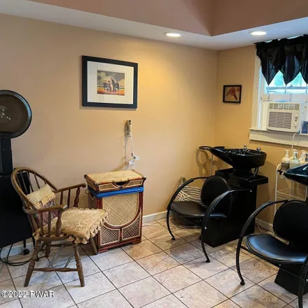 Image 7 - TLC Salon and Spa, 801 Broad Street, Milford, Pike County, PA 18337, USA - House for sale