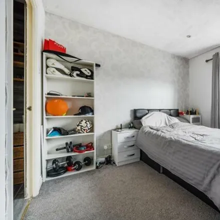 Image 2 - 2 Highgrove Close, London, N11 3PT, United Kingdom - House for sale