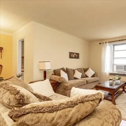 Image 2 - 69-09 108th Street, New York, NY 11375, USA - Apartment for sale