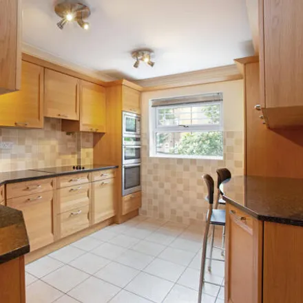 Image 2 - Silvermere Court, Caterham Valley, CR3 6HF, United Kingdom - Apartment for sale