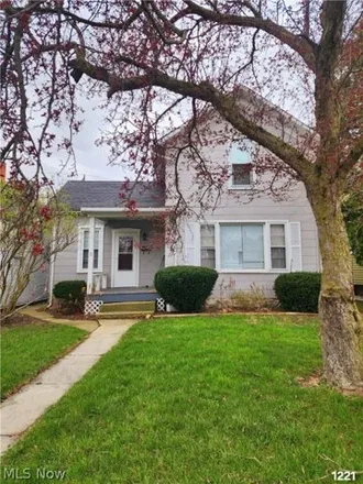 Buy this 3 bed house on 1234 Sycamore Street in Fremont, OH 43420