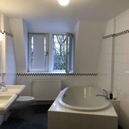 Rent this 1 bed apartment on Am Tiergarten 34 in 60316 Frankfurt, Germany