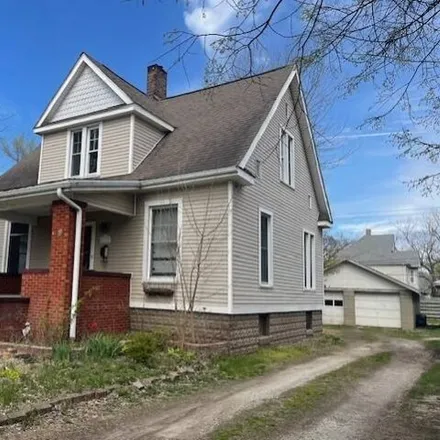 Buy this 3 bed house on Lafayette Avenue in Beardstown, IL 62618