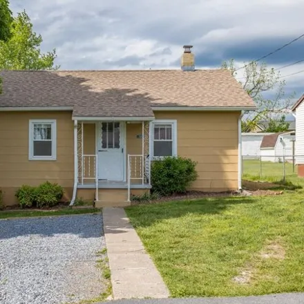 Buy this 2 bed house on 344 West Washington Avenue in Elkton, VA 22827