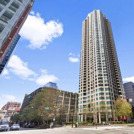 Buy this 1 bed condo on 400 West Hubbard Street in Chicago, IL 60654