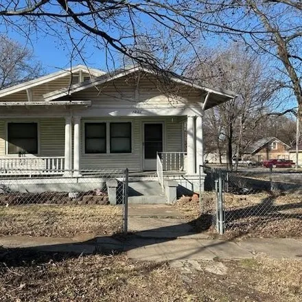 Image 2 - 642 South 12th Street, Parsons, KS 67357, USA - House for sale