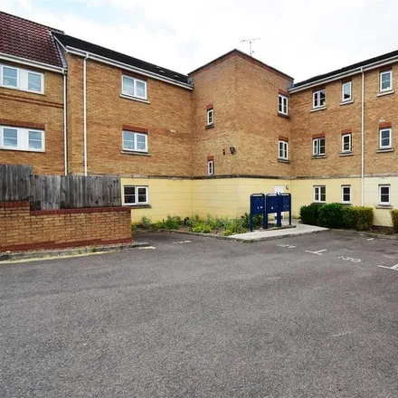 Rent this 2 bed apartment on Windermere Avenue in Purfleet-on-Thames, RM19 1QN