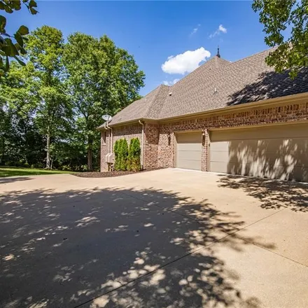 Image 2 - 5272 Prestwick North Circle, Fayetteville, AR 72704, USA - House for sale