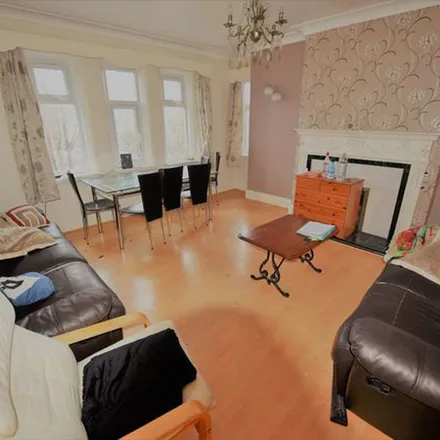 Image 3 - Holly Dene, 58 Otley Road, Leeds, LS6 4BA, United Kingdom - Apartment for rent