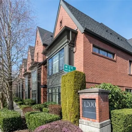 Image 1 - 10592 Northeast 12th Place, Bellevue, WA 98004, USA - Townhouse for sale