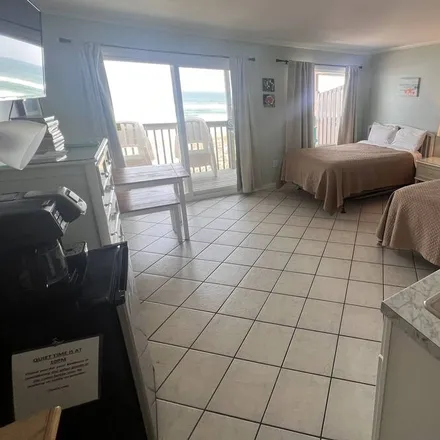 Rent this 1 bed house on Topsail Beach