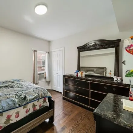 Image 8 - 6522 South Francisco Avenue, Chicago, IL 60629, USA - House for sale
