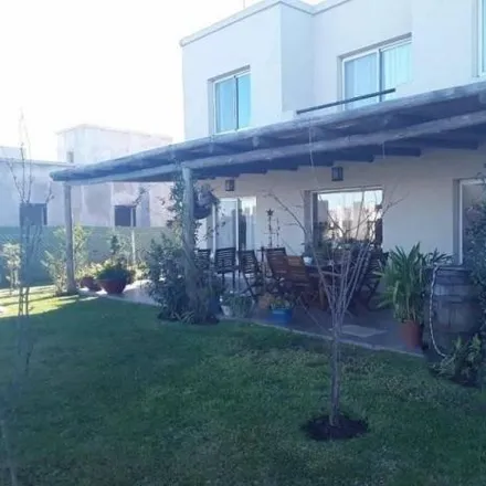 Buy this 4 bed house on Italia in Partido de Tigre, Dique Luján