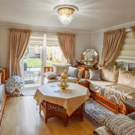 Image 2 - Alexander Road, London Colney, AL2 1HR, United Kingdom - House for sale