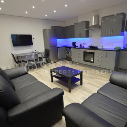 Image 1 - 25 Moorland Avenue, Leeds, LS6 1AP, United Kingdom - Room for rent