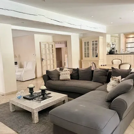 Rent this 6 bed apartment on Place du Général de Gaulle in 06600 Antibes, France