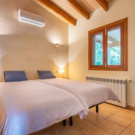 Rent this 3 bed house on Sencelles (Sencelles) in carrer Ramon Llull, 07140 Sencelles