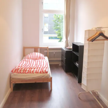 Rent this 6 bed room on Berlin Midye in Nettelbeckplatz, 13347 Berlin