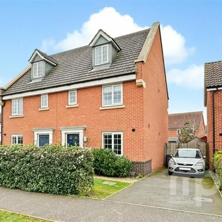 Buy this 3 bed townhouse on 7 Goldfinch Drive in Attleborough, NR17 1GT