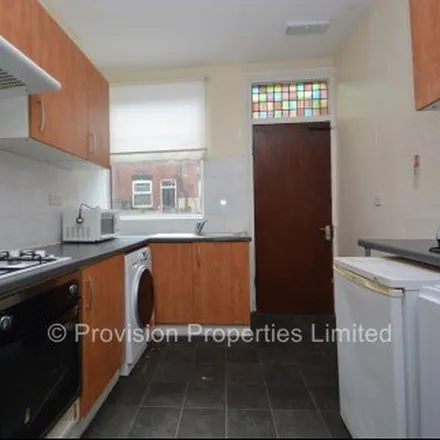 Image 9 - Avtar Wine & Spirits, 63 Thornville Road, Leeds, LS6 1JY, United Kingdom - Apartment for rent