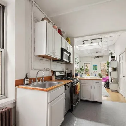 Image 4 - 626 East 14th Street, New York, NY 10009, USA - Apartment for sale