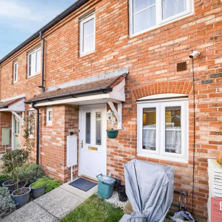 Buy this 2 bed townhouse on Scott Close in Stratford-upon-Avon, CV37 7LB