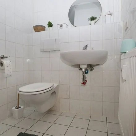 Rent this 3 bed apartment on Bernsdorfer Straße 92 in 09126 Chemnitz, Germany