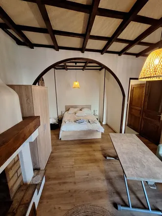 Rent this 3 bed room on 169 Rue de Crimée in 13003 Marseille, France