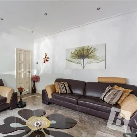 Image 6 - Roedean Drive, London, RM1 4GP, United Kingdom - House for sale