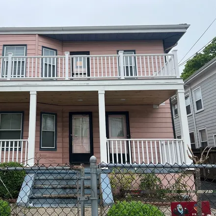 Rent this 3 bed duplex on 181 Elm St # 2