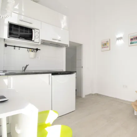 Rent this 2 bed apartment on Calle de Santoña in 45, 28026 Madrid