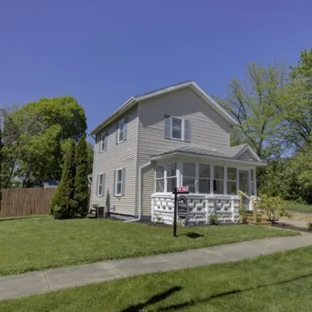 Buy this 2 bed house on 564 East Trail Street in Jackson, MI 49201