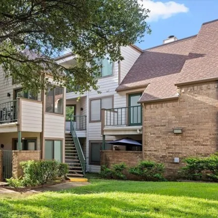 Buy this 2 bed condo on 2307 Balsam Dr Apt L205 in Arlington, Texas