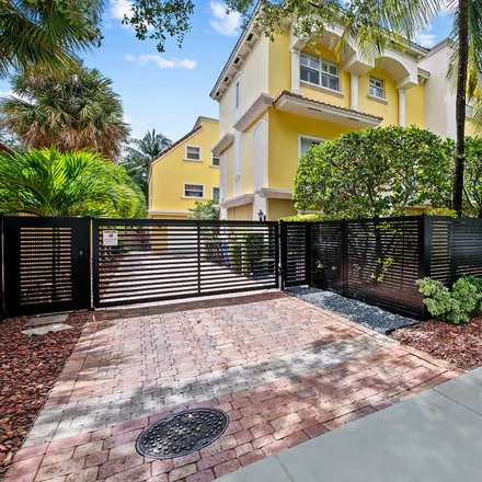 Image 3 - 730 Southeast 12th Court, Fort Lauderdale, FL 33316, USA - Townhouse for sale