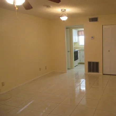 Image 5 - 346 Lake Frances Drive, Golden Lakes, Palm Beach County, FL 33411, USA - Condo for rent