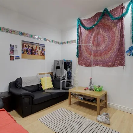 Image 1 - Brudenell Primary School, Welton Place, Leeds, LS6 1EW, United Kingdom - House for rent