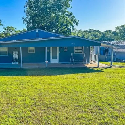 Buy this 2 bed house on 1951 Rainbow Bend in Eufaula, McIntosh County