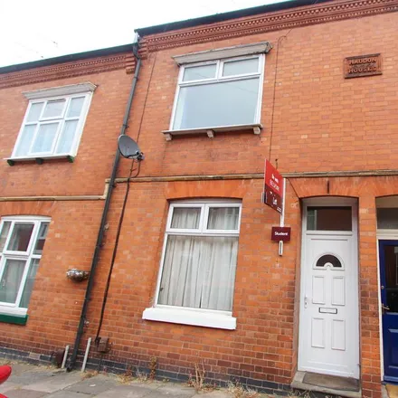 Rent this 3 bed townhouse on Lytton Road in Leicester, LE2 1XE