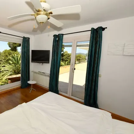 Rent this 3 bed house on Costa dels Pins in Avinguda del Pinar, 07559 Son Servera