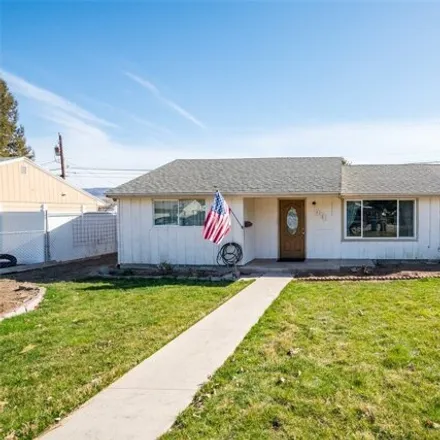 Buy this 5 bed house on 911 Howard Street in Wenatchee, WA 98801
