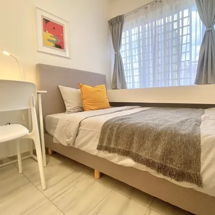 Rent this 1 bed room on People's Park Complex in Park Crescent, Singapore 059108