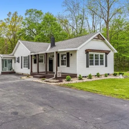 Buy this 3 bed house on 1352 Knauss Road in Dallas Township, OH 44820