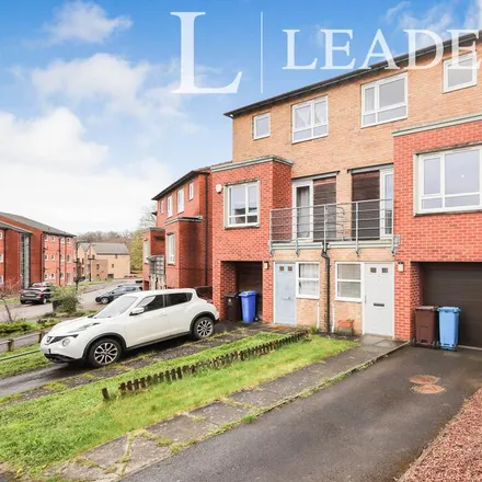 Rent this 3 bed townhouse on Park Grange Mount in Sheffield, S2 3SQ
