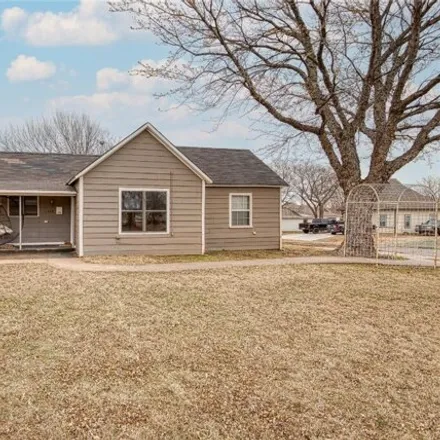 Buy this 3 bed house on 489 West Arapaho Avenue in Weatherford, OK 73096