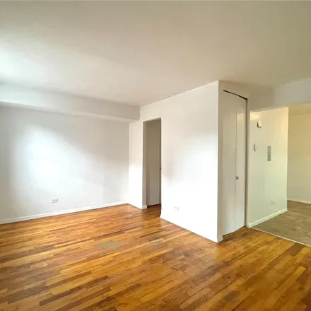 Image 5 - 142-27 Barclay Avenue, New York, NY 11355, USA - Apartment for rent