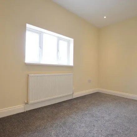 Rent this 5 bed apartment on Woodhill Crescent in London, HA3 0LU