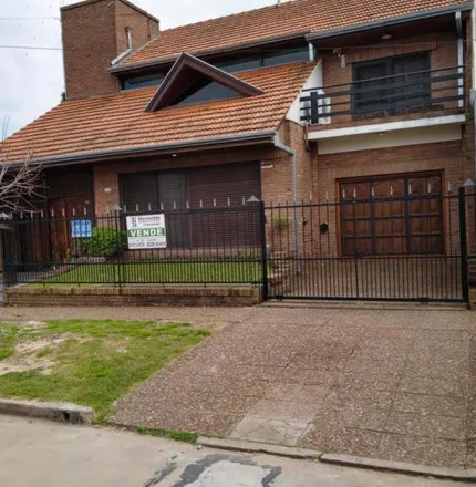 Buy this studio house on Iglesia Nueva Apostólica in Esquiú, Quilmes Oeste